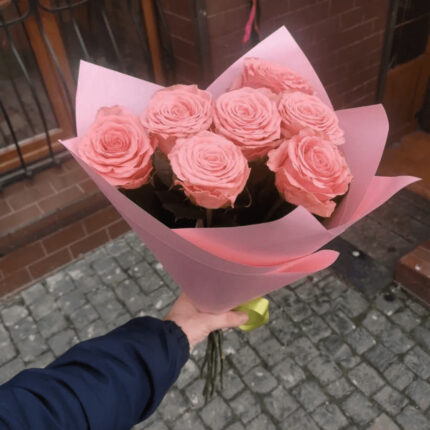 7 рожевих троянд 80 см "Софі Лорен"