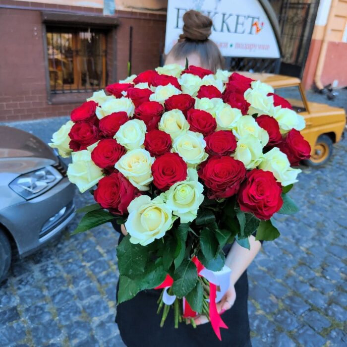 51 троянда Аваланч і Ред Наомі