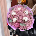 21 лавандова троянда "Меморі" з бавовною і евкаліптом