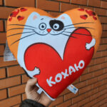 Подушка з котиком "Кохаю" 33 см