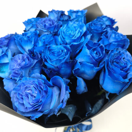 17 синіх троянд