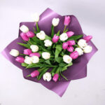 31 білий і фіолетовий тюльпан