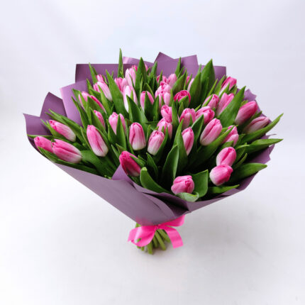 15 рожевих тюльпанів