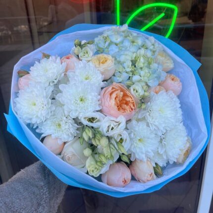 Букет квітів з ніжними відтінками