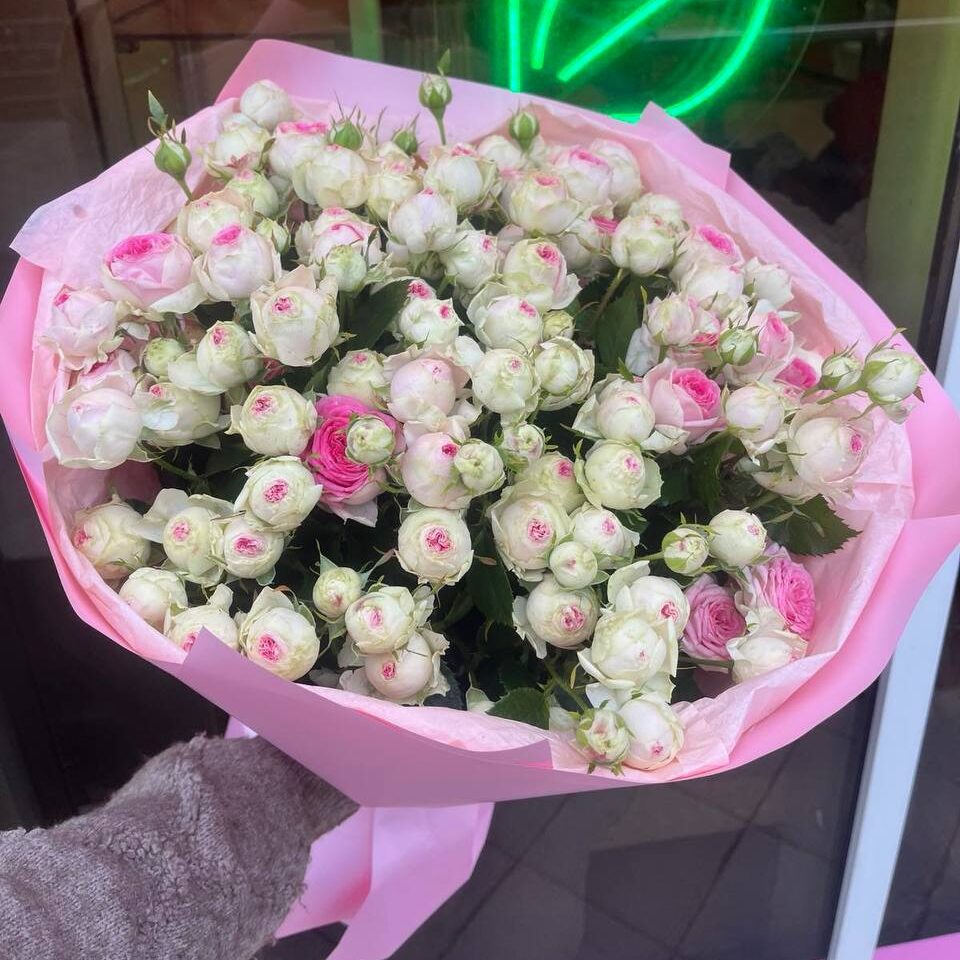 Букет Джелато Букет білих і рожевих троянд в упаковці