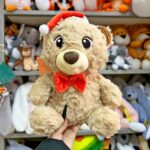 Медведик в червоному святковому капелюху