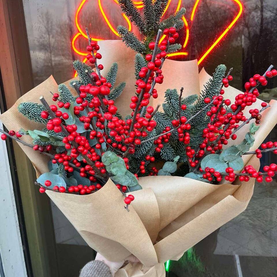 Букет новорічний Букет червоних ягід і ялинки
