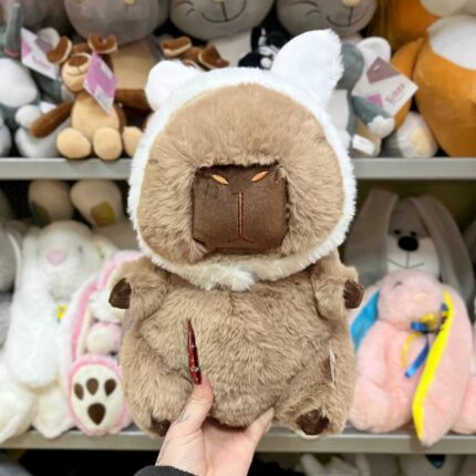 Плюшевий ведмедик з короткими вушками.