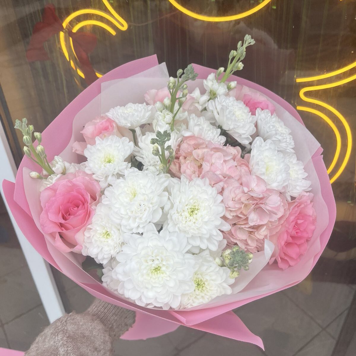 Букет ніжний мікс Букет з білих та рожевих квітів.