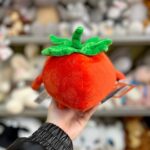 М'яка іграшка у вигляді помідора