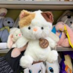 М'яка іграшка-котик з ручками