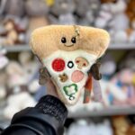 М'яка іграшка у формі шматка піци