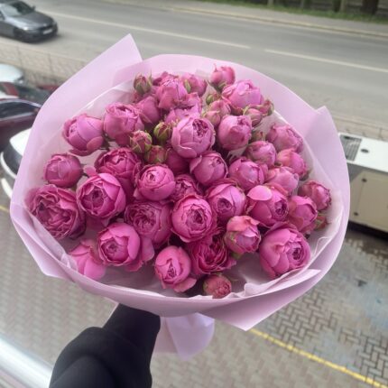 Великий букет рожевих троянд
